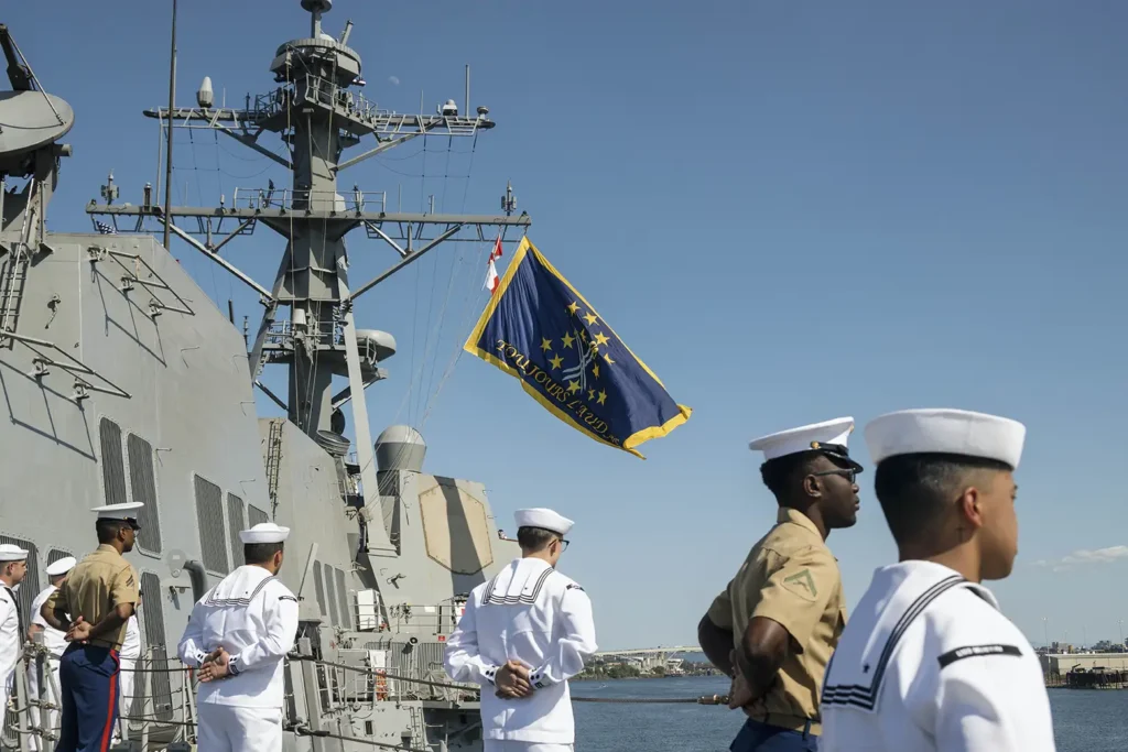 U.S. Navy and Marines aboard the Arleigh Burke-class guided missile destroyer USS Mustin (DDG 89)